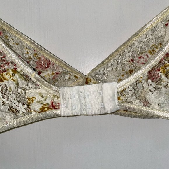 Brandy Melville Lace Floral Bralette - Picture 3 of 3